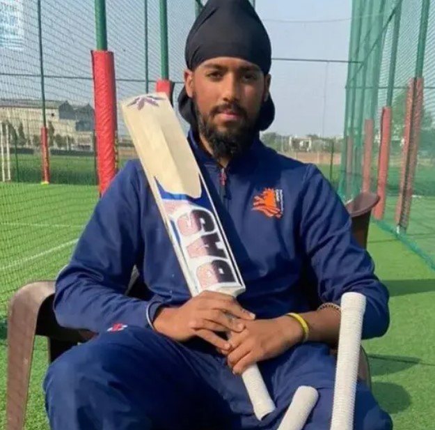 Vikramjit Singh with his favourite bat