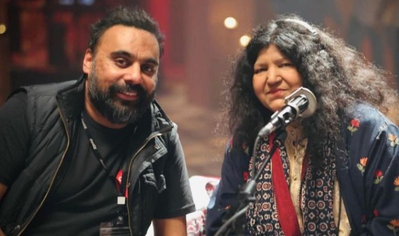 Zulfiqar Jabbar Khan with Pakistani singer Abida Parveen during Coke Studio shoot