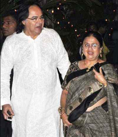 Farooq Shaikh with his wife Roopa