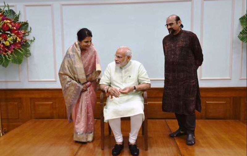 A picture of Qamar Mohsin Sheikh with her husband visiting Narendra Modi on the occasion of Raksha Bandhan