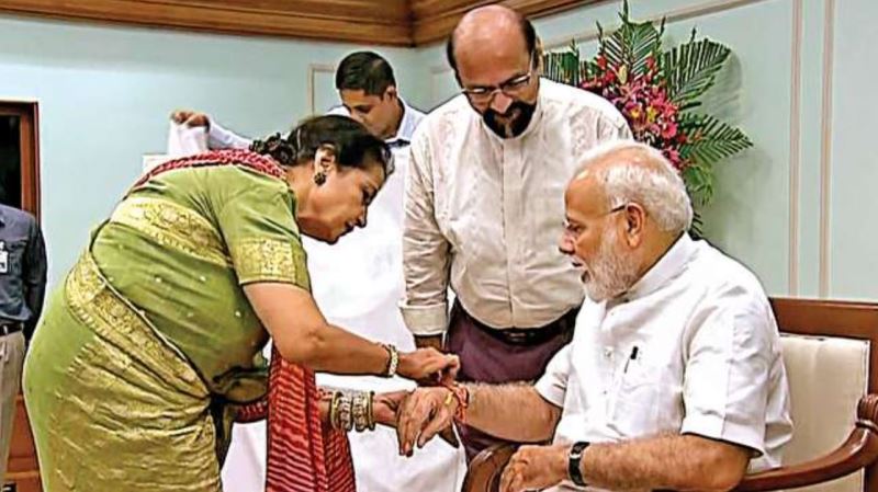 A picture of Qamar Mohsin Sheikh with her husband visiting Narendra Modi on the occasion of Raksha Bandhan