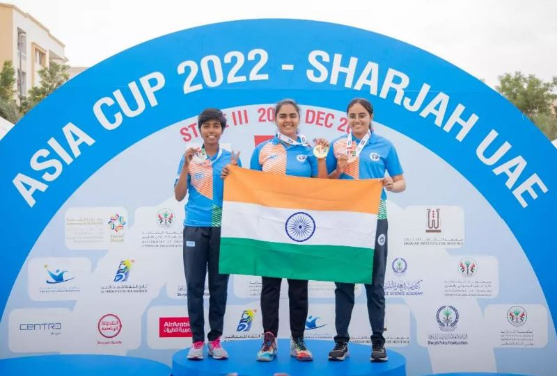 Aditi Swami (extreme left), along with her team, at the 2022 Archery Asia Cup