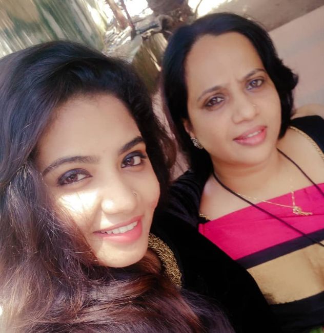 Anshitha Akbarsha with her mother