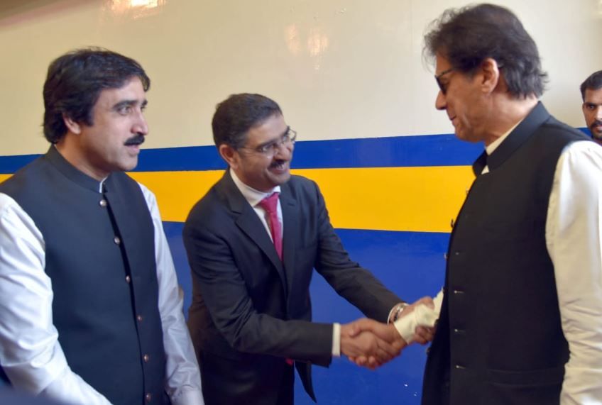 Anwar ul Haq Kakar (centre) with Imran Khan (right)