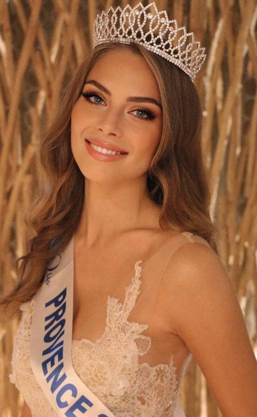 April Benayoum as a winner of Miss Provence 2020