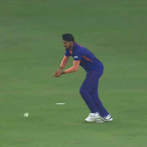 Arshdeep Singh's controversial catch drop in a match against Pakistan
