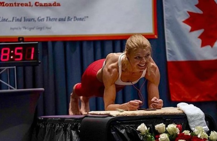 Dana Glowacka while holding the plank position during the World Record event in 2019