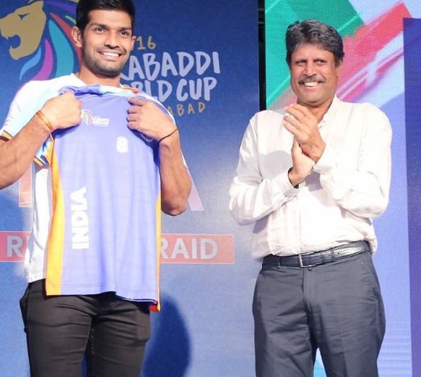Deepak with Kapil Dev after winning Kabaddi World Cup 2016