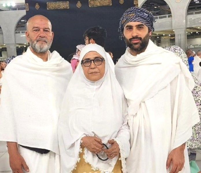 Faizan Sheikh with his parents