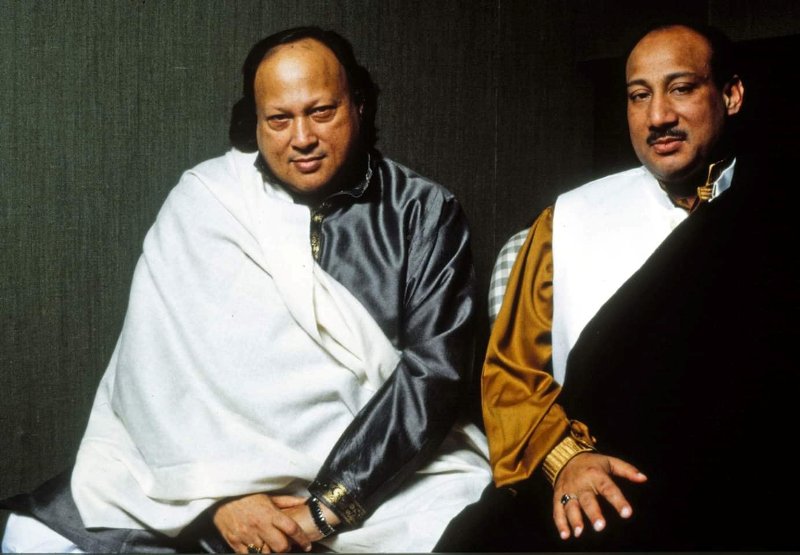 Farrukh Fateh Ali Khan with his brother, Nusrat Fateh Ali Khan (left)
