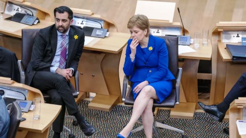 First Minister Nicola Sturgeon alongside Minister for Health and Social Care Humza Yousaf (left)
