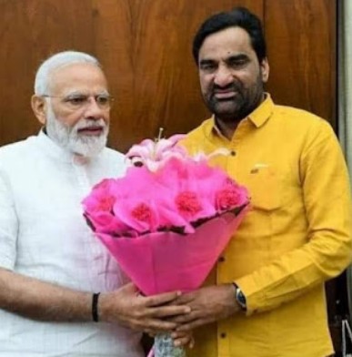 Hanuman Beniwal posing with Indian Prime Minister Narendra Modi