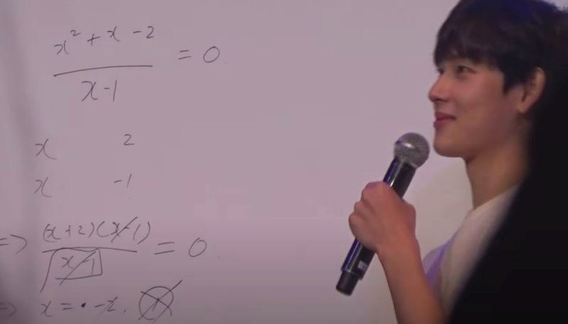 Im Si-wan while solving a mathematical equation on the whiteboard