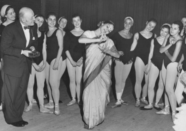 Indrani Rahman performing in front of children