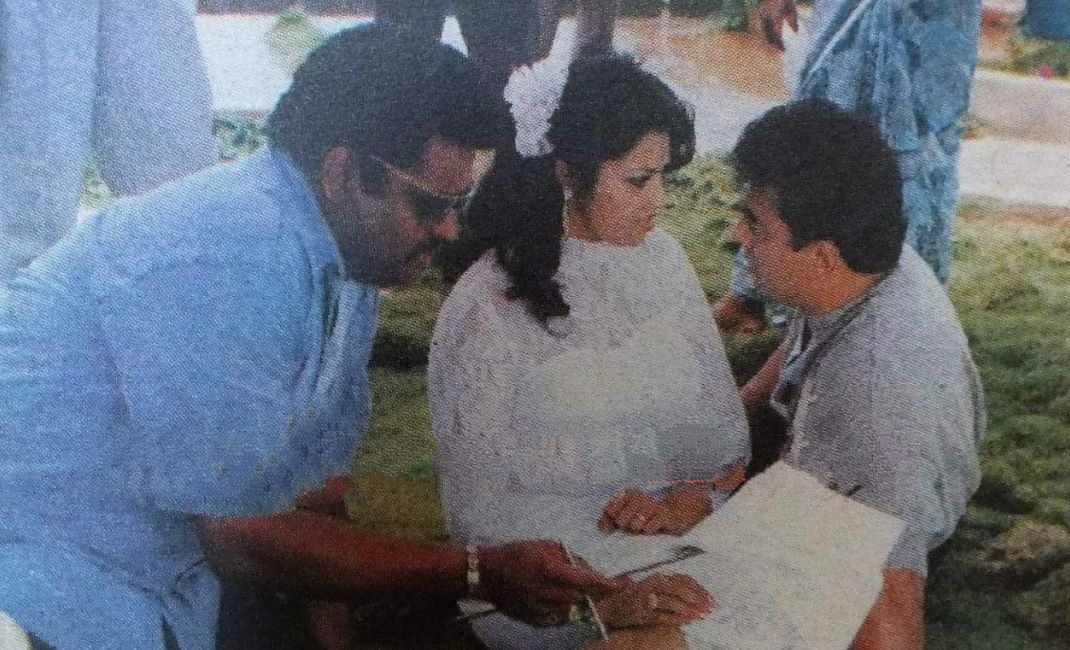 K. S. Ravikumar and Kamal Hassan on the set of Avvai Shanmugi (1996)