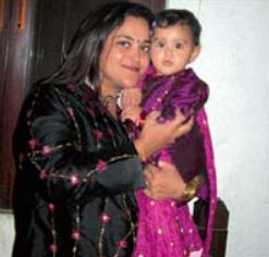 Kalli Purie with her daughter