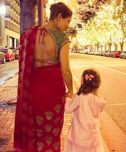 Koel Purie with her daughter