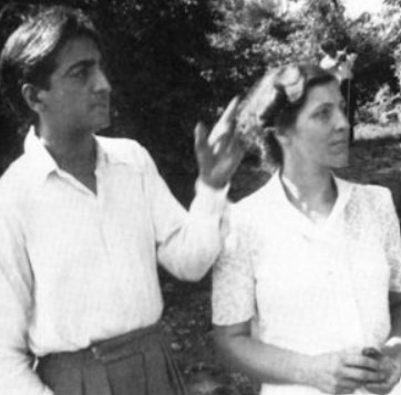 Krishnamurti posing with Rosalind