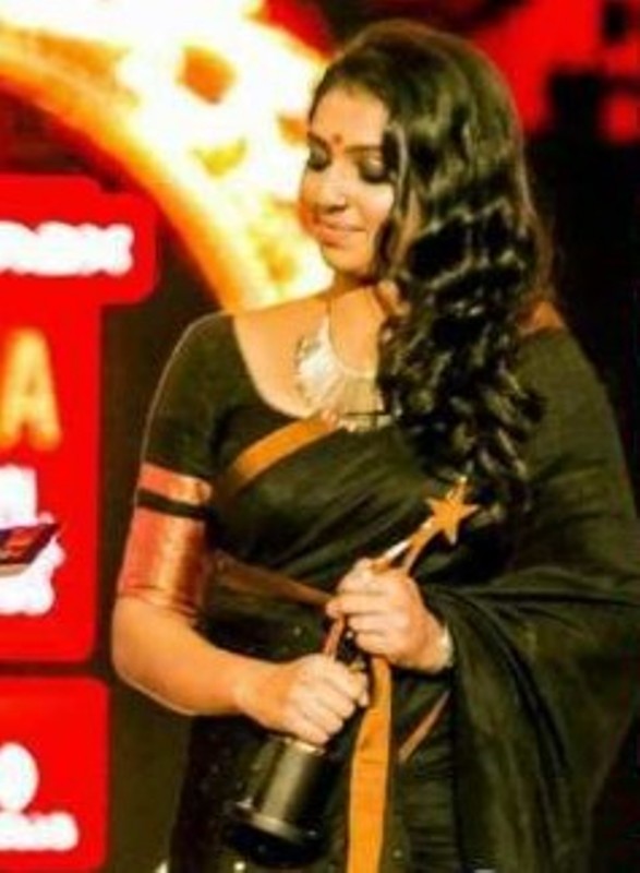 Lakshmi Menon holding the Rising Star of South Indian Cinema (Female) Award at the 3rd SIIMA Awards
