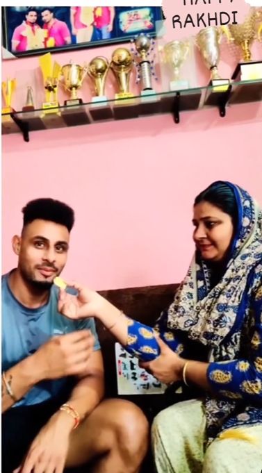 Maninder Singh with one of his sisters