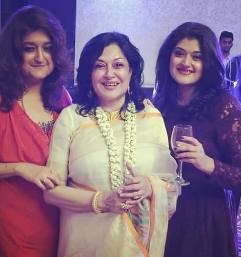 Moushumi Chatterjee with her daughters