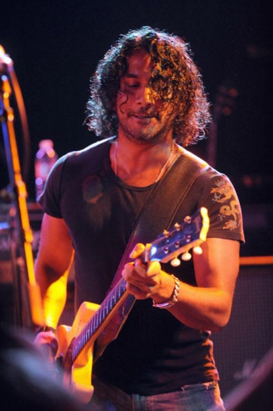 Naveen Andrews playing the guitar