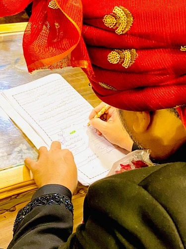 Rana Asif signing his nikaahnama