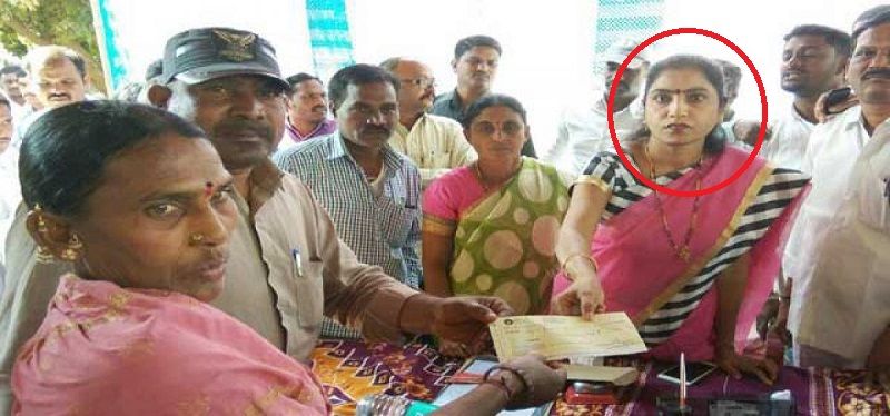 Rekha Naik distributing cheques to the beneficiaries