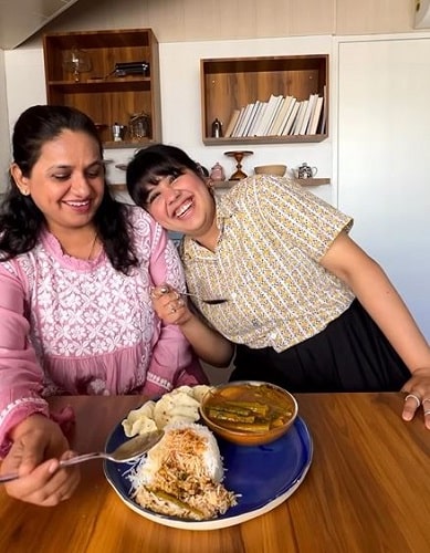 Saloni Kukreja and her mother