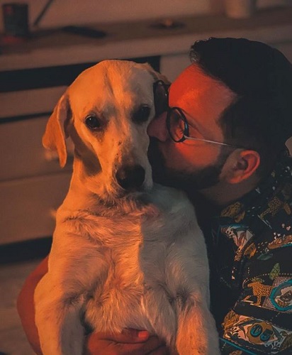 Siddharth Chandekar and his pet dog