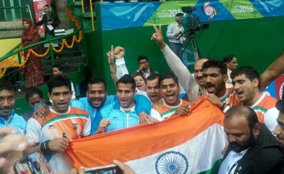Sukesh Hegde with his team in 2016 South Asian Games