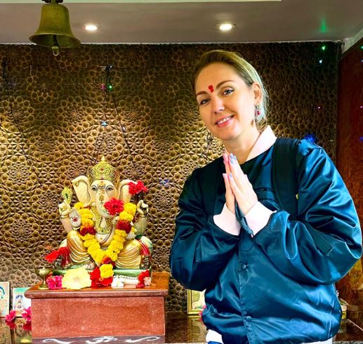 Uma Shanti with the idol of Lord Ganesha