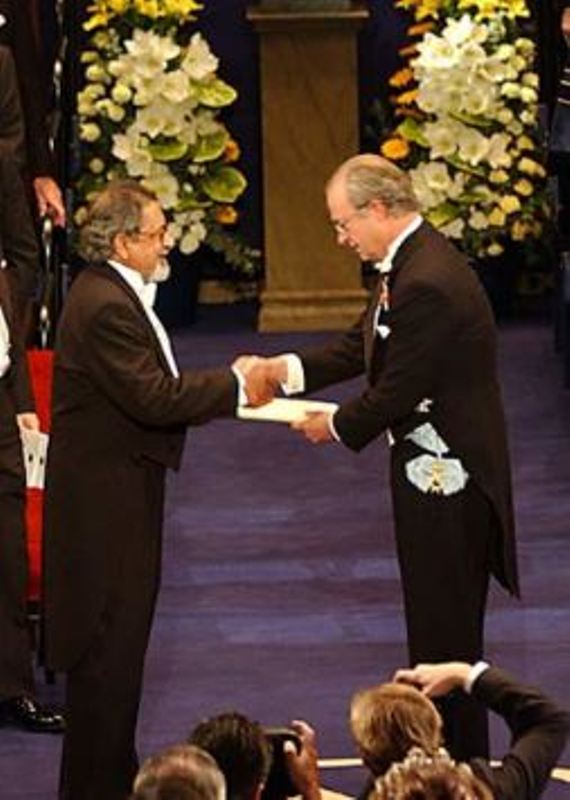 V. S. Naipaul received the Nobel Prize from King Carl XIV