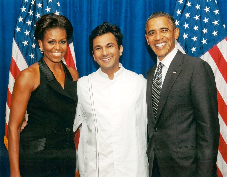 Vikas Khanna with Barack Obama (extreme right) and Michelle Obama (extreme left) at The White House
