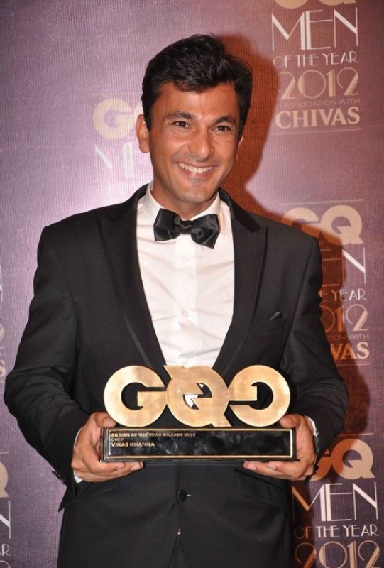 Vikas Khanna with his ‘GQ India Men of the Year' award