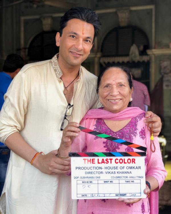 Vikas Khanna with his mother at the shoot of his feature film 'The Last Color'