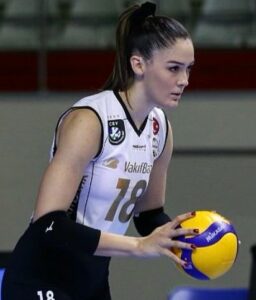 Zehra Gunes Wiki, Height, Age, Boyfriend, Husband, Family, Biography