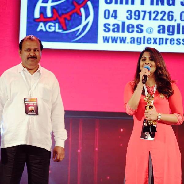 Meera Nandan receiving the Best Radio Personality Award by Master Vision International (2019)
