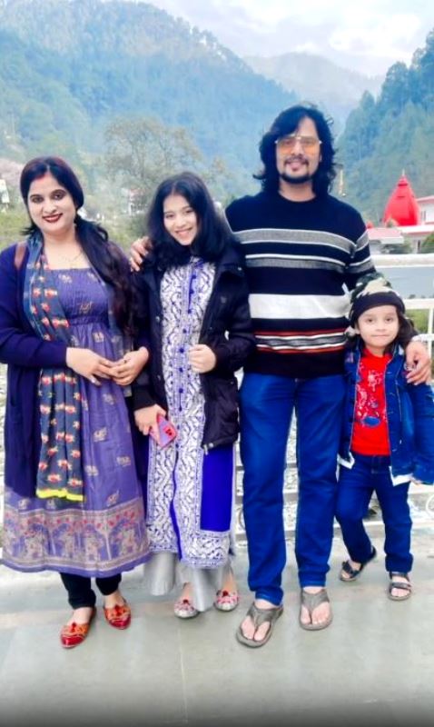 Aan Tiwari with his family