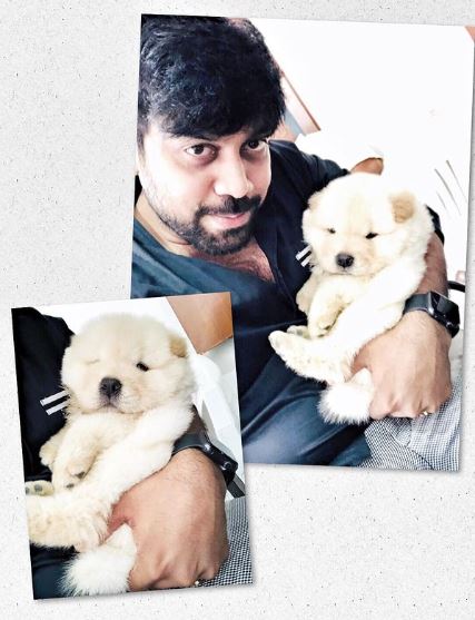 Aata Sandeep with a dog