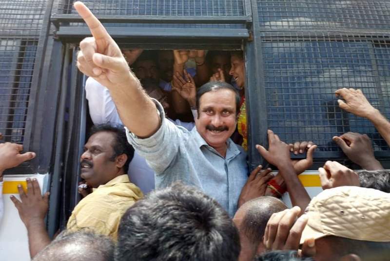 Anbumani Ramdoss being detained