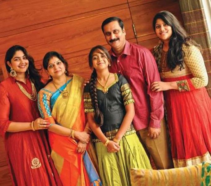 Anbumani Ramdoss with Sowmiya Anbumani and his daughters