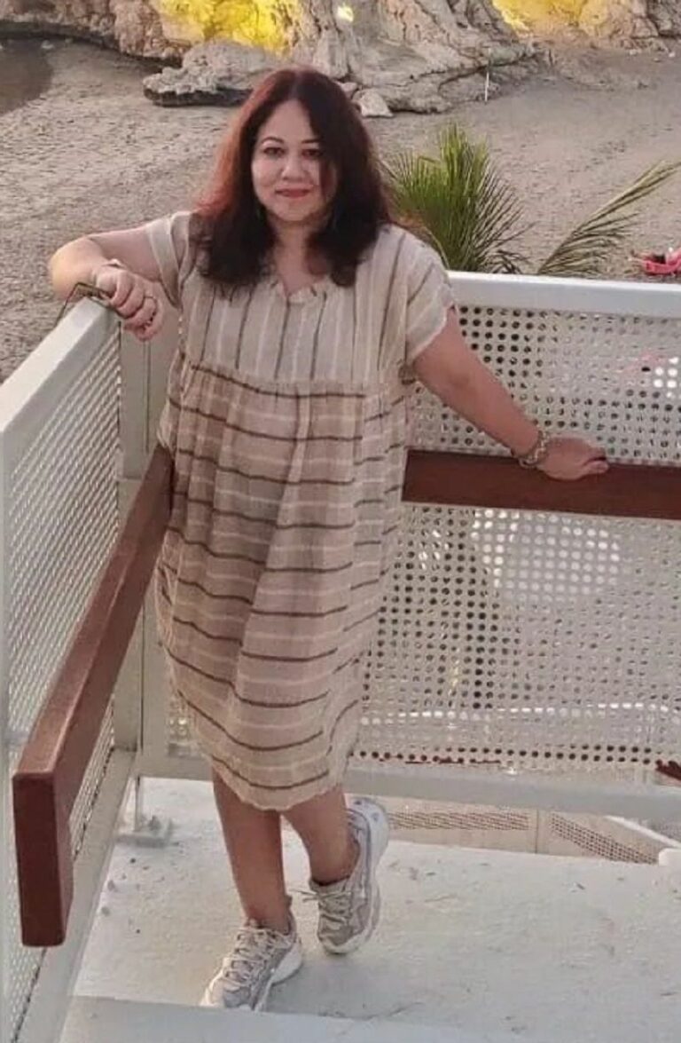 Ayesha Raza Mishra Wiki, Age, Husband, Children, Family, Biography ...