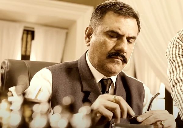 Boman Irani in a still from the Telugu film 'Attarintiki Daredi' (2013)