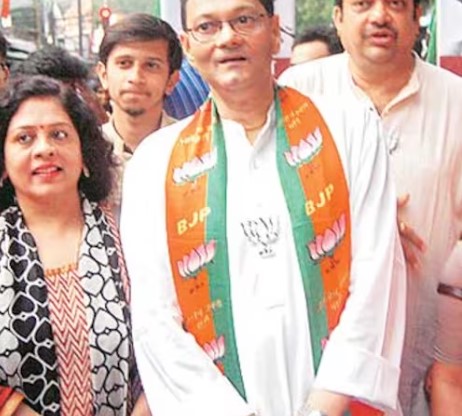 Chandra Kumar Bose with his wife during a political rally