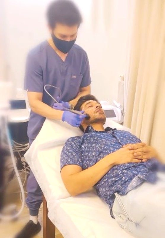 Dr. Shahzaman Sardar treating Pakistani actor Faysal Quraishi