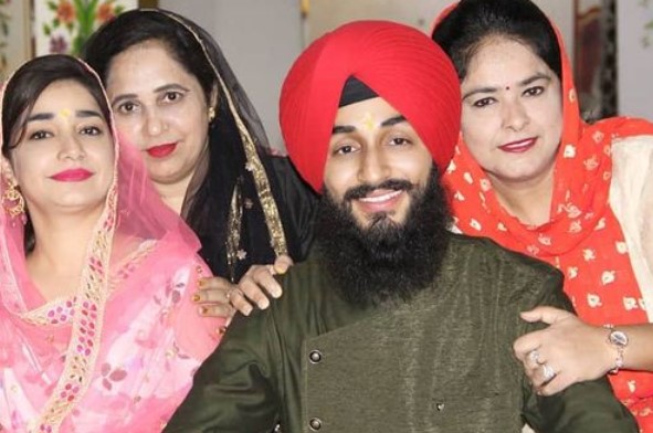 Gurpreet Kaur with her husband and mother (in red dupatta)