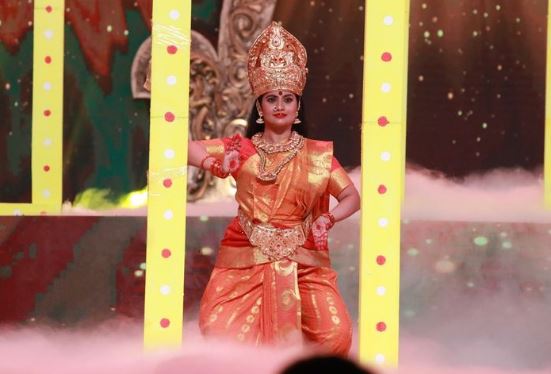 Jyoti Raj during her performance as Varalakshmi at Zee Kutymbam Awards