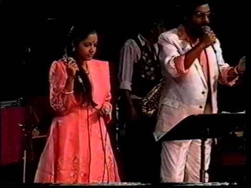 K. S. Chithra performing with K. J. Yesudas