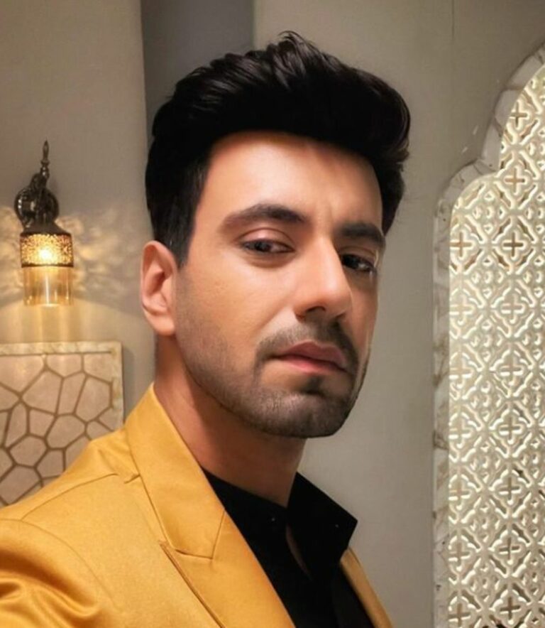 Karanvir Sharma Wiki, Height, Age, Girlfriend, Wife, Family, Biography ...